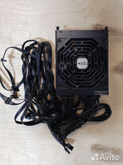 Блок питания Super Flower Leadex Platinum