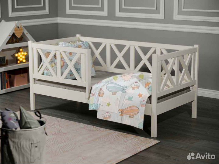 Кроватка для малыша высокий борт софа из массива