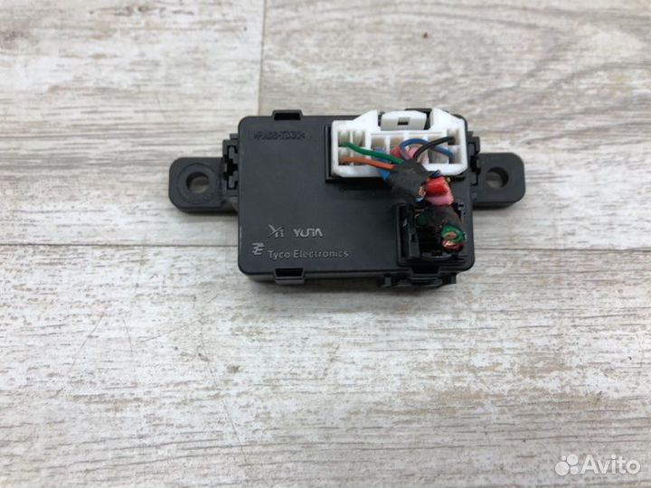 Блок реле Hyundai Veloster хэтчбек G4FD GDI 2011