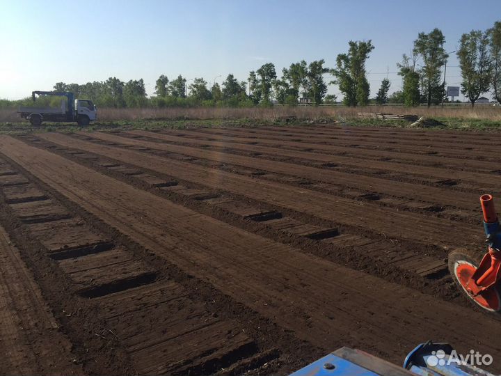 Вспашка земли (минитрактор)