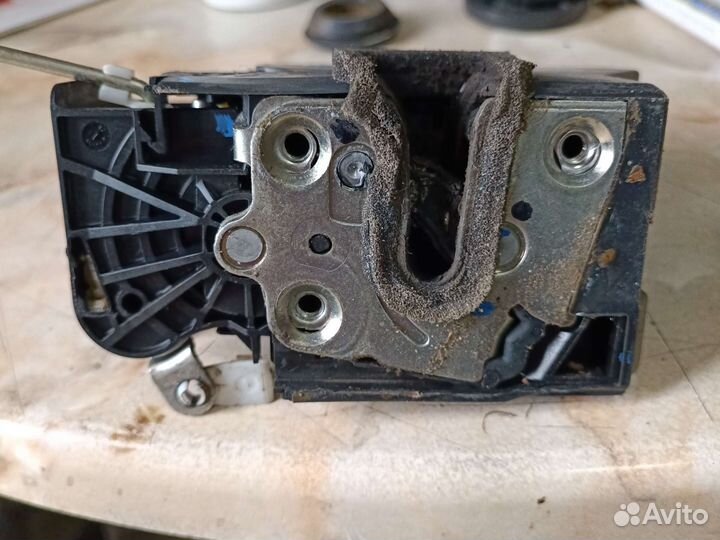 Замок двери передней правой renault sandero