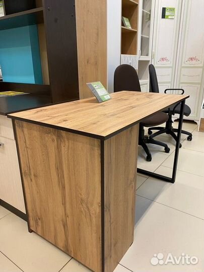Стол письменный. Со склада
