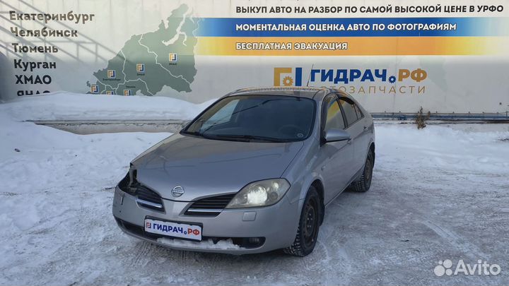 Обшивка двери передней правой Nissan Primera (P12)