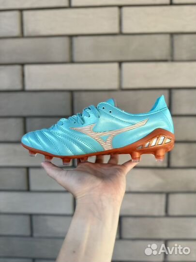 Футбольные бутсы Mizuno