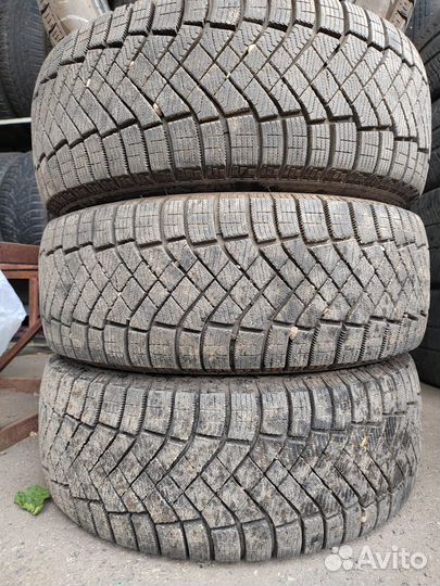 Pirelli Ice Zero FR 205/55 R16