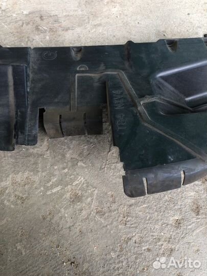 Воздуховод радиатора левый Peugeot 3008 2009-2016