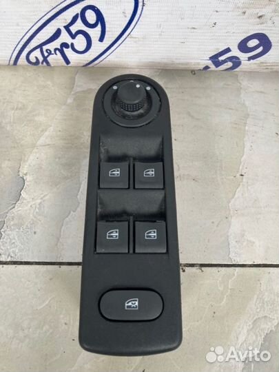 Блок управления стеклодъемниками Renault Captur J5