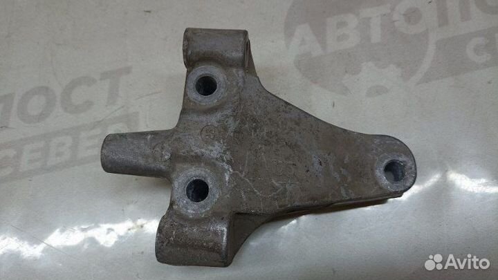 Кронштейн двигателя правый Nissan Murano Z50 VQ35