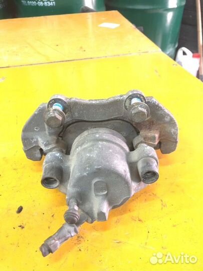 Суппорт передний правый Volvo V50 2005