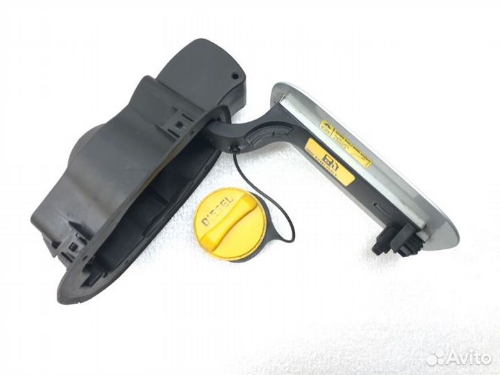 Лючок топливного бака Land Rover Discovery 3 L319