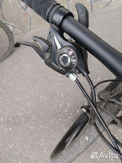 Велосипед BMW на литых дисках