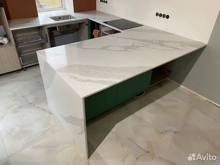 Столешница из кварцевого камня