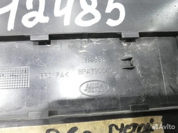 Крышка лючка бензобака Range Rover Sport 1, L320