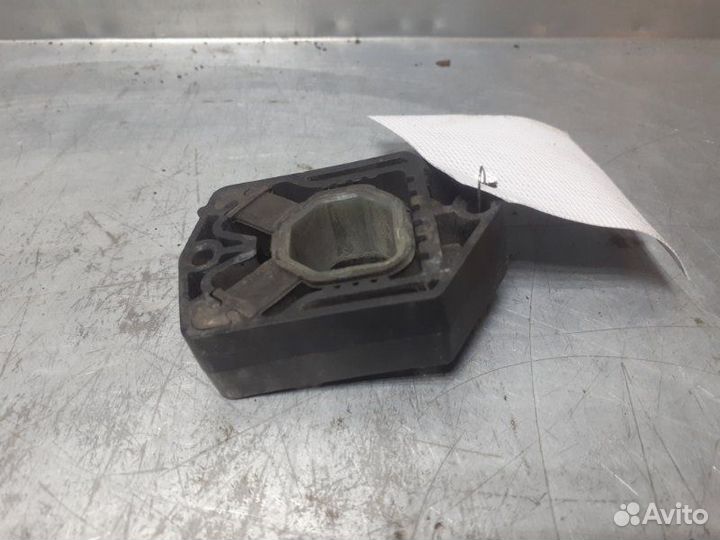 Кронштейн радиатора Volkswagen Passat B6