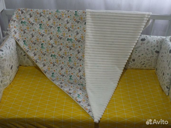 Одеяло и простынь в детскую кроватку