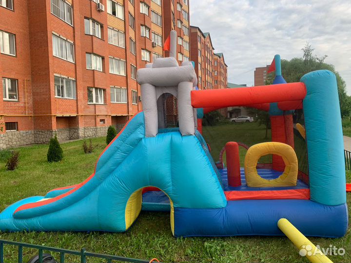 Надувной батут с горкой