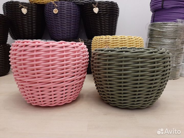 Кашпо из искусственного ротанга