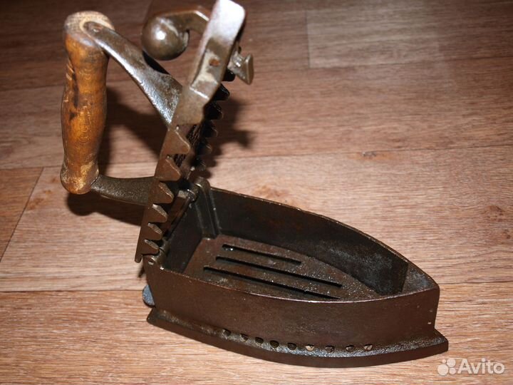 Утюг угольный редкий