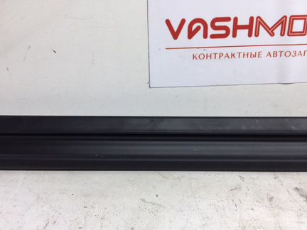 Уплотнитель стекла передний левый Volkswagen