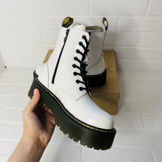Dr. Martens белые С мехом на высокой подошве