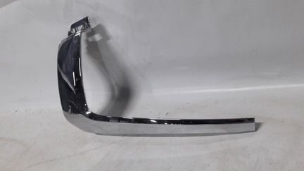 Накладка бампера передняя правая Mitsubishi