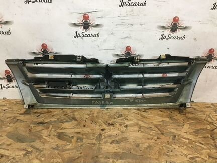 Решетка радиатора Mitsubishi Pajero V75W