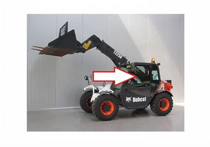 Стекло дверное левое верхне погрузчик Bobcat T2250