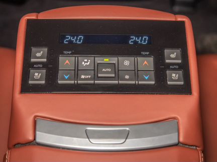Установка комфортного дивана BMW