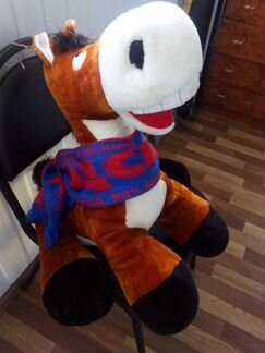 Конь плюшевый, гнедой масти, с шарфом цска