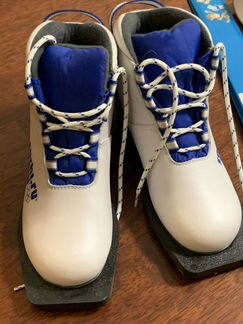 Лыжные ботинки, лыжи