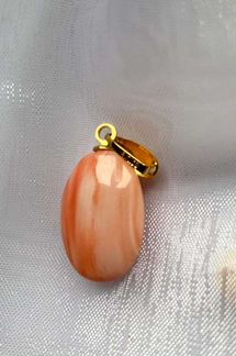 Кулон из натурального коралла