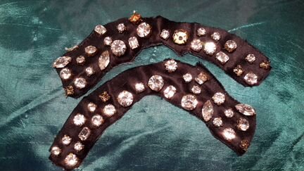 Кристаллы сваровски в цапах разные пришивные светл