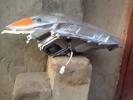 Toyota Camry 40 фара ксенон правая с 09