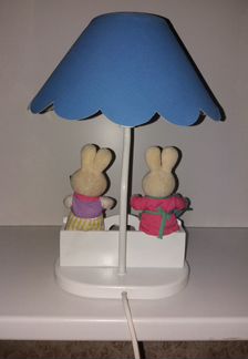 Настольная лампа в комплекте с игрушками в детскую