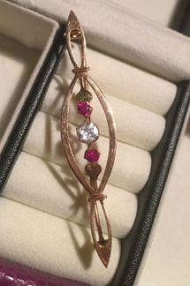 Эксклюзивная полувековая золотая брошь и кольца