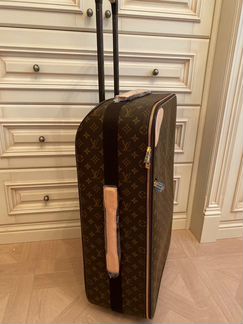 Чемодан на колесах Louis Vuitton