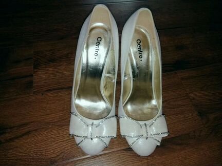Нарядные белые туфли р.38