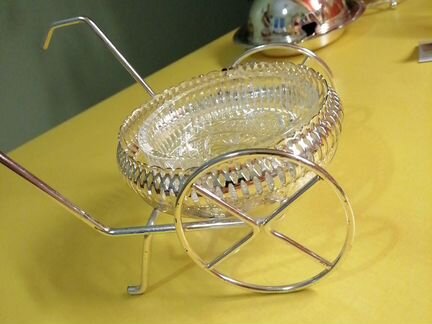 Предметы и аксессуары для сервировки стола посереб