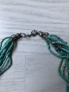 Ожерелье из бисера с кулоном