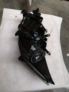 Фара правая Toyota Auris 8113002520