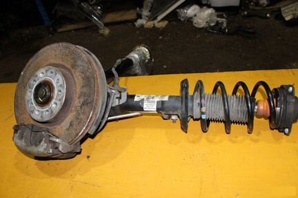 Стойка подвески передняя Volkswagen Jetta 5