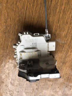 Замок двери передней правой Audi A4