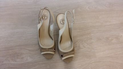 Кожаные босоножки Tervolina