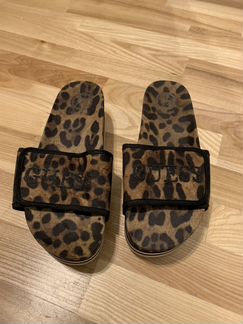 Шлепанцы Guess