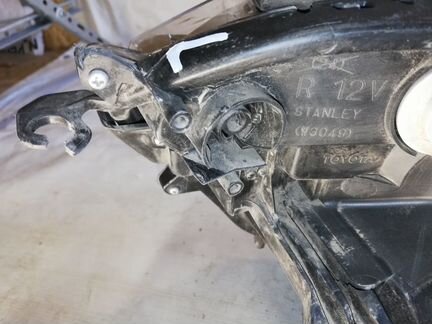 Фара ара правая Toyota RAV4 ca40 restayling