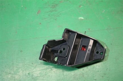 Кронштейн решетки радиатора Mitsubishi Outlander 3