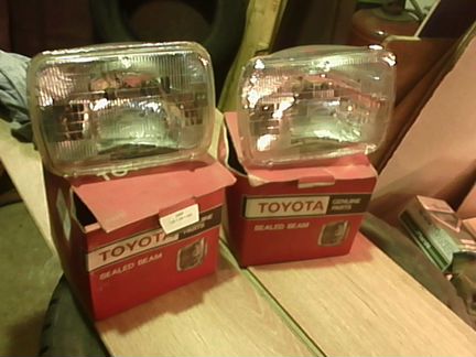Фара Toyota нов.+б/у 2шт
