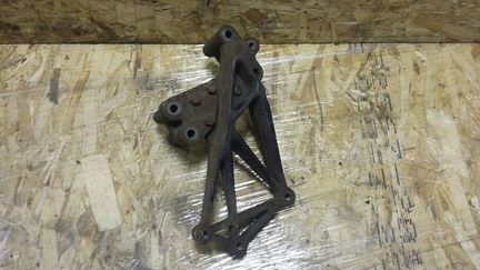 VAG Шаран Кронштейн двигателя правый 7m0199308B