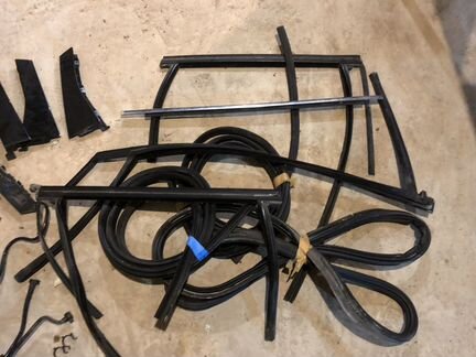 Уплотнительные резинки молдинги Форд куга 2