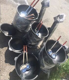 Казан чугунный с печкой с дымоходом